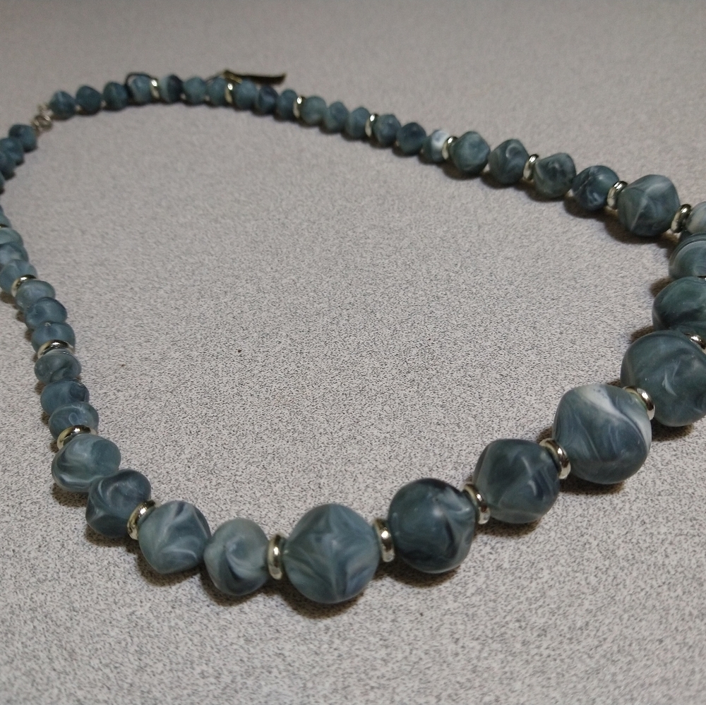 Genuine lucite beaded Stone 10" women's necklace